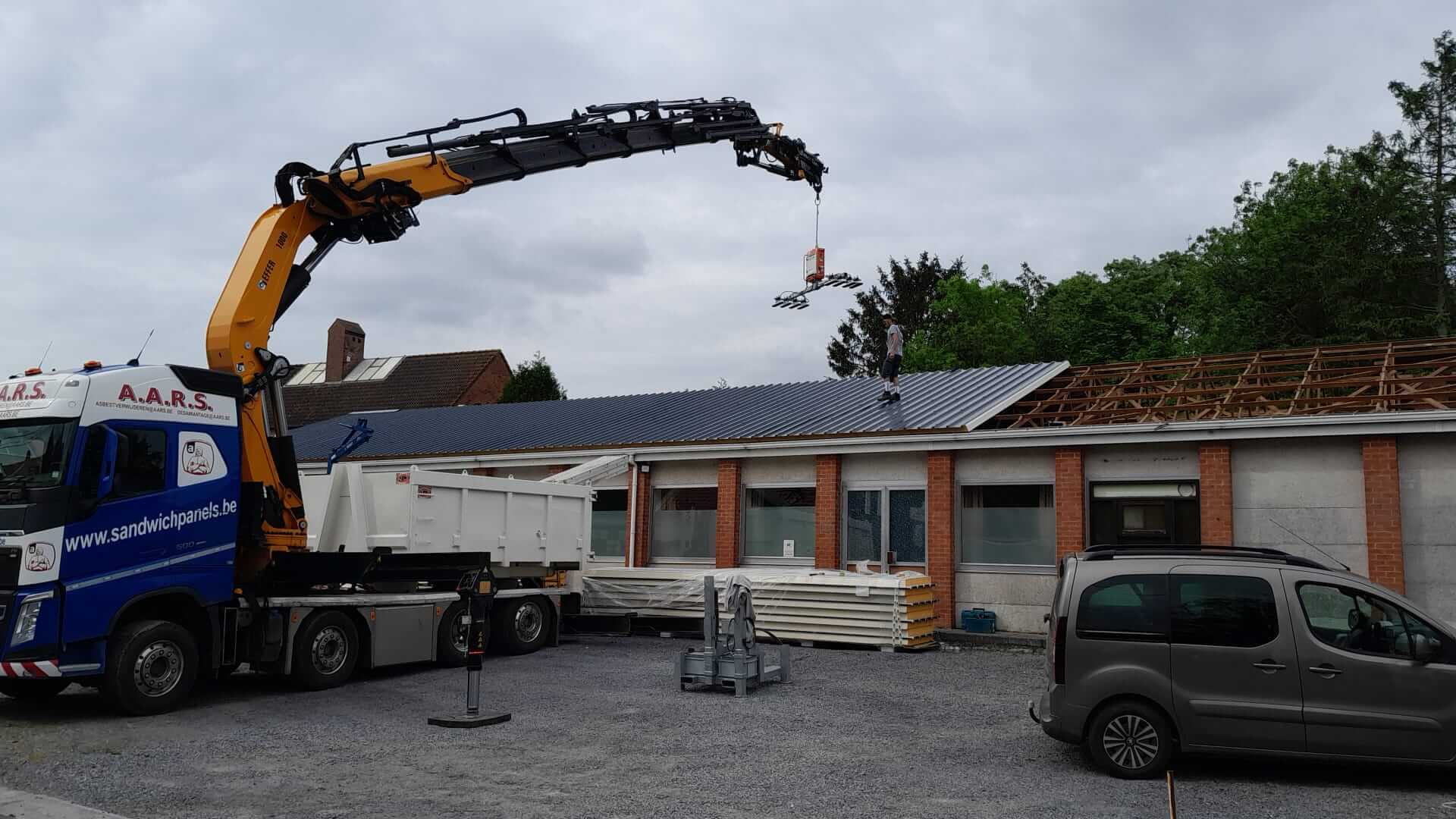 Asbest verwijderen op het dak A.A.R.S. 2